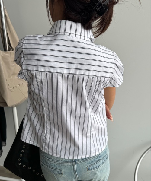SHAGGIE（シャギー）の「刺繍入りピンストライプ半袖シャツ（シャツ/ブラウス・レディース・ホワイト/ブラック・FREE）」の10枚目の写真
