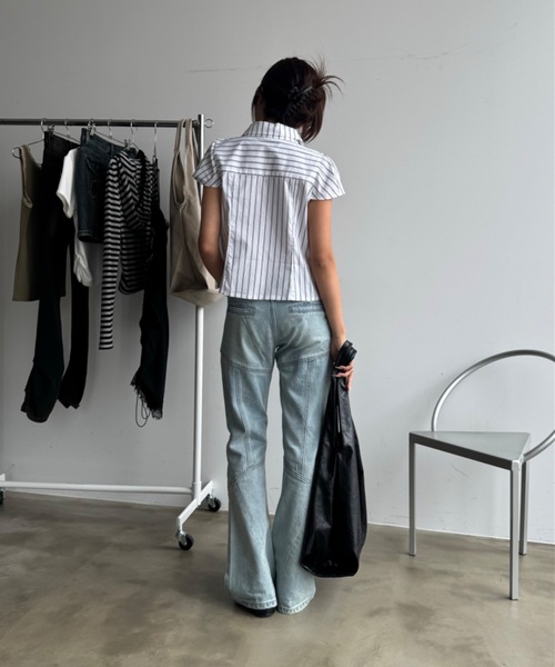 SHAGGIE（シャギー）の「刺繍入りピンストライプ半袖シャツ（シャツ/ブラウス・レディース・ホワイト/ブラック・FREE）」の4枚目の写真