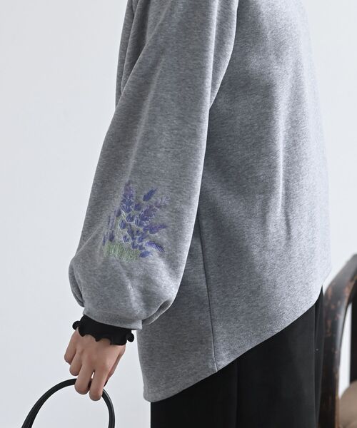 rps(アールピーエス)の「刺繍スリーブ裏起毛プルオーバー(スウェット・レディース・アイボリー/チャコールグレー/杢グレー・フリー)」の7枚目の写真