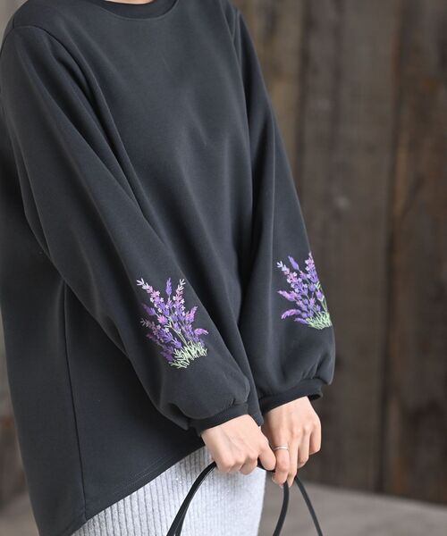 rps(アールピーエス)の「刺繍スリーブ裏起毛プルオーバー(スウェット・レディース・アイボリー/チャコールグレー/杢グレー・フリー)」の17枚目の写真