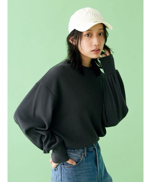 Ungrid(アングリッド)の「【WEB限定】スリーブボリュームワッフルロングスリーブTee(Tシャツ/カットソー・レディース・ピンク/チャコールグレー/アイボリー/ネイビー/イエロー/オレンジ・FREE)」の17枚目の写真