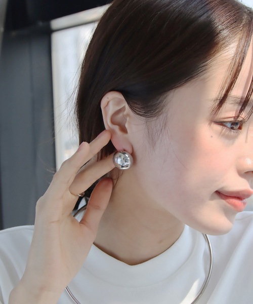 abaskdesign(アバスクデザイン)の「金属アレルギー対応 メタルボタンピアス(ピアス(両耳用)・レディース・ゴールド/シルバー・FREE)」の2枚目の写真