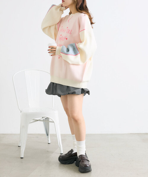 w closet(ダブルクローゼット)の「BIGスウェットライクプルオーバー(ニット/セーター・レディース・グレー/オフホワイト/ブルー・FREE)」の10枚目の写真