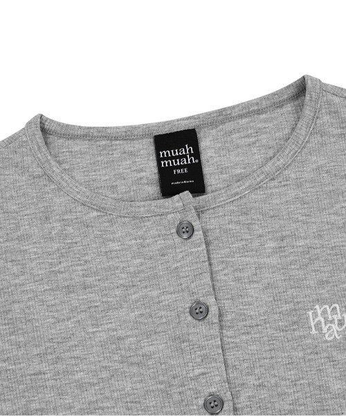 muahmuah（ムーアムーア）の「A'GEM/9 × .kom 『muah muah/ムーアムーア』 SLIM FIT LOGO CARDIGAN/スリムフィット ロゴ カーディガン（カーディガン/ボレロ・レディース・ホワイト/ブラック/グレー/ピンク・FREE）」の7枚目の写真