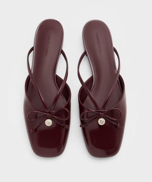 CHARLES & KEITH(チャールズ & キース)の「パールアクセント ボウフラットミュール(サンダル・レディース・ブラック系その他7/バーガンディー・25.5cm/25cm/24.5cm/23.5cm/23cm/22.5cm/26.5cm)」の6枚目の写真