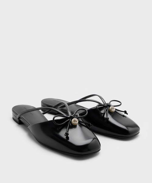 CHARLES & KEITH(チャールズ & キース)の「パールアクセント ボウフラットミュール(サンダル・レディース・ブラック系その他7/バーガンディー・25.5cm/25cm/24.5cm/23.5cm/23cm/22.5cm/26.5cm)」の7枚目の写真