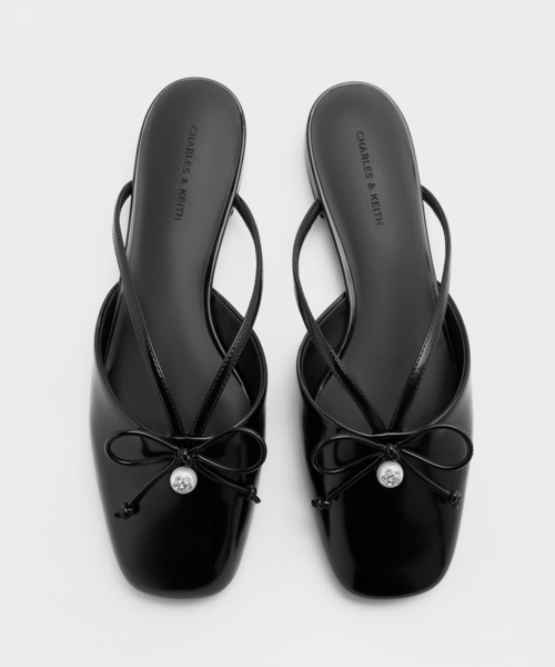 CHARLES & KEITH(チャールズ & キース)の「パールアクセント ボウフラットミュール(サンダル・レディース・ブラック系その他7/バーガンディー・25.5cm/25cm/24.5cm/23.5cm/23cm/22.5cm/26.5cm)」の10枚目の写真