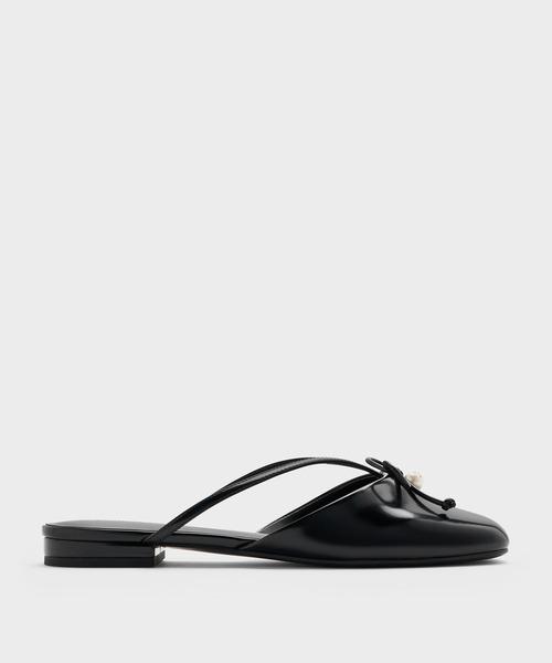 CHARLES & KEITH(チャールズ & キース)の「パールアクセント ボウフラットミュール(サンダル・レディース・ブラック系その他7/バーガンディー・25.5cm/25cm/24.5cm/23.5cm/23cm/22.5cm/26.5cm)」の16枚目の写真