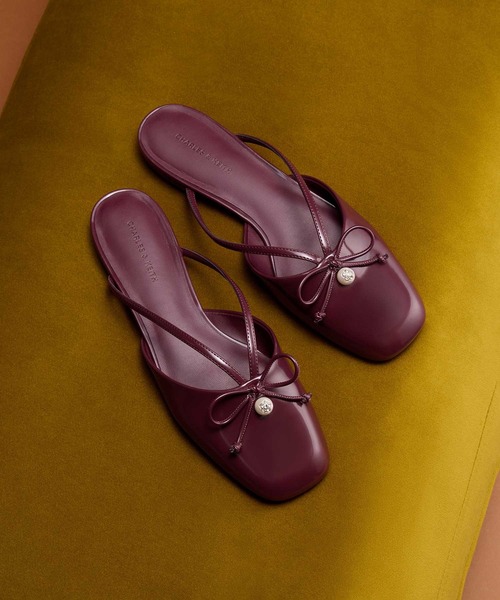 CHARLES & KEITH(チャールズ & キース)の「パールアクセント ボウフラットミュール(サンダル・レディース・ブラック系その他7/バーガンディー・25.5cm/25cm/24.5cm/23.5cm/23cm/22.5cm/26.5cm)」の18枚目の写真