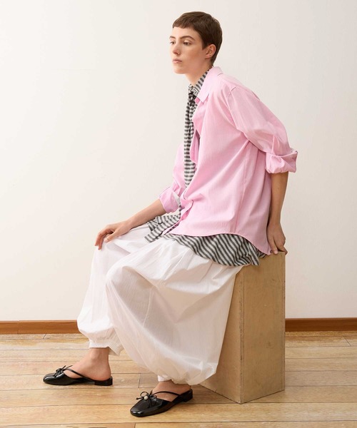 CHARLES & KEITH(チャールズ & キース)の「パールアクセント ボウフラットミュール(サンダル・レディース・ブラック系その他7/バーガンディー・25.5cm/25cm/24.5cm/23.5cm/23cm/22.5cm/26.5cm)」の14枚目の写真