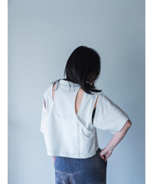 k3&co.（ケイスリーアンドコー）の「BACK OPEN TOP（Tシャツ/カットソー・レディース・チャコール/レッド/ホワイト・ONE SIZE）」の8枚目の写真