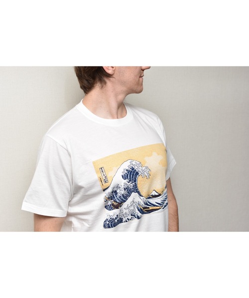JIN plus（ジンプラス）の「波　神奈川沖浪裏　葛飾北斎　JIN+ 半袖Tシャツ（Tシャツ/カットソー・メンズ・ホワイト系その他2/ホワイト系その他4/ホワイト系その他/ホワイト系その他3・MEDIUM/X-LARGE/SMALL/LARGE）」の5枚目の写真