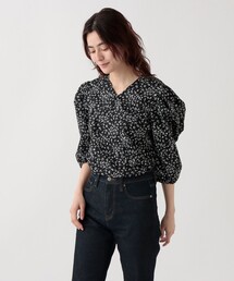 フラワープリントＶネックブラウス