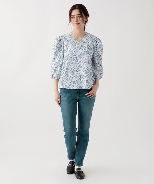 Afternoon Tea（アフタヌーンティー）の「フラワープリントＶネックブラウス（シャツ/ブラウス・レディース・ネイビー/ホワイト/ブラック・MEDIUM）」の6枚目の写真