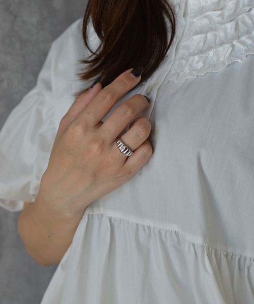 BROTHERHOOD(ブラザーフッド)の「【earyear】Ribbed Dome design peti Volume Ring(リング・レディース・シルバー/ゴールド・MEDIUM/LARGE)」の2枚目の写真