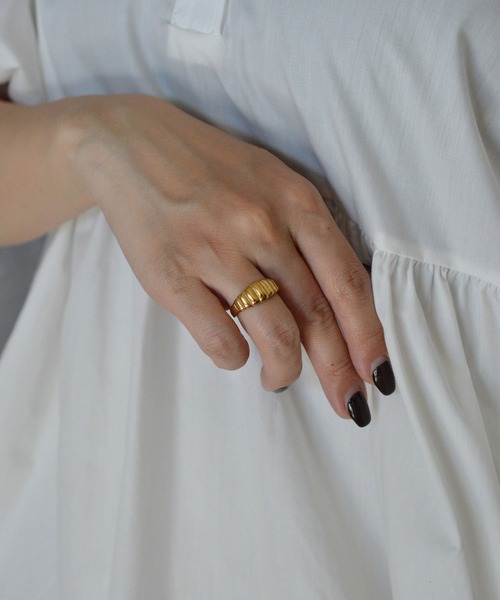 BROTHERHOOD(ブラザーフッド)の「【earyear】Ribbed Dome design peti Volume Ring(リング・レディース・シルバー/ゴールド・MEDIUM/LARGE)」の1枚目の写真