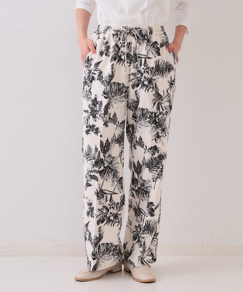OPAQUE.CLIP（オペークドットクリップ）の「ボタニカルプリントイージーパンツ【洗濯機洗い可】（その他パンツ・レディース・チャコール/アイボリー系・42/40/38）」の7枚目の写真