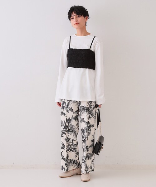 OPAQUE.CLIP（オペークドットクリップ）の「ボタニカルプリントイージーパンツ【洗濯機洗い可】（その他パンツ・レディース・チャコール/アイボリー系・42/40/38）」の8枚目の写真