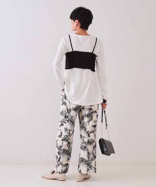 OPAQUE.CLIP（オペークドットクリップ）の「ボタニカルプリントイージーパンツ【洗濯機洗い可】（その他パンツ・レディース・チャコール/アイボリー系・42/40/38）」の9枚目の写真