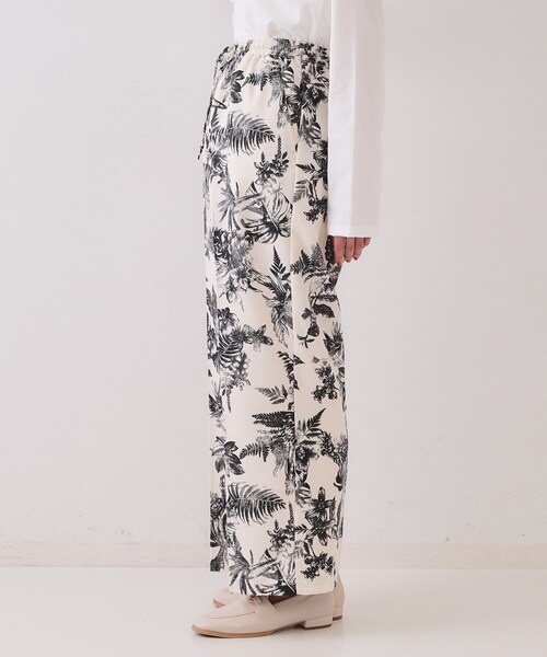 OPAQUE.CLIP（オペークドットクリップ）の「ボタニカルプリントイージーパンツ【洗濯機洗い可】（その他パンツ・レディース・チャコール/アイボリー系・42/40/38）」の12枚目の写真