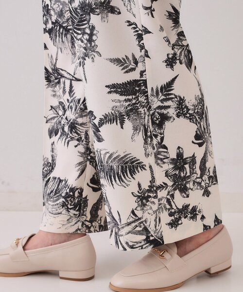 OPAQUE.CLIP（オペークドットクリップ）の「ボタニカルプリントイージーパンツ【洗濯機洗い可】（その他パンツ・レディース・チャコール/アイボリー系・42/40/38）」の16枚目の写真