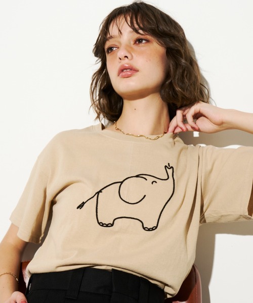 Unitage(ユニテージ)の「ゾウさん刺繍TEE(Tシャツ/カットソー・レディース・ベージュ/ホワイト/ネイビー・FREE)」の5枚目の写真