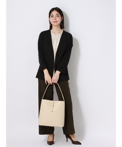 SUIT SQUARE(スーツスクエア)の「デザインタックブラウス 半袖 ウォッシャブル バルーンスリーブ ソフトクロス(シャツ/ブラウス・レディース・ブルー系/アイボリー系・38(9号))」の12枚目の写真