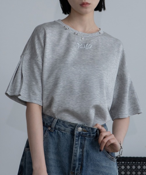 VACANCY(ヴァカンシー)の「ヴィンテージライクリングチャーム立体ロゴトップス(Tシャツ/カットソー・レディース・ブラック/ホワイト/グレー・FREE)」の1枚目の写真