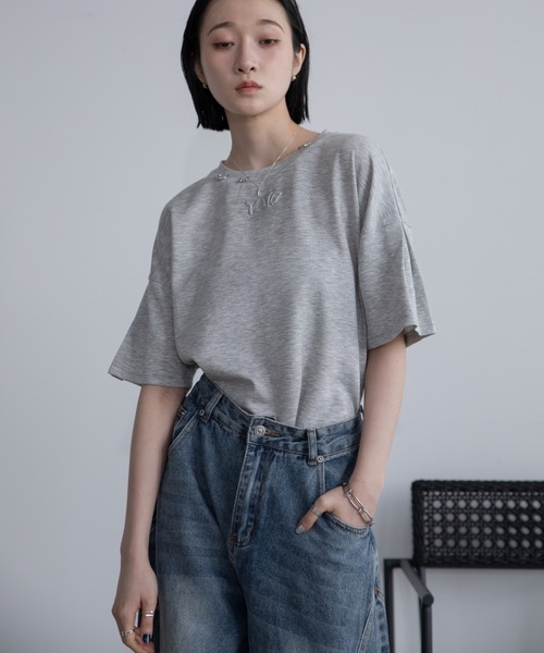 VACANCY(ヴァカンシー)の「ヴィンテージライクリングチャーム立体ロゴトップス(Tシャツ/カットソー・レディース・ブラック/ホワイト/グレー・FREE)」の17枚目の写真