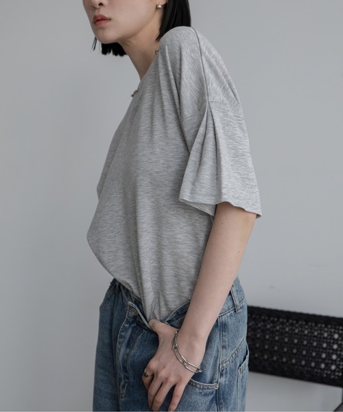 VACANCY(ヴァカンシー)の「ヴィンテージライクリングチャーム立体ロゴトップス(Tシャツ/カットソー・レディース・ブラック/ホワイト/グレー・FREE)」の9枚目の写真