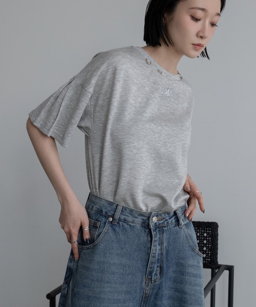 VACANCY(ヴァカンシー)の「ヴィンテージライクリングチャーム立体ロゴトップス(Tシャツ/カットソー・レディース・ブラック/ホワイト/グレー・FREE)」の19枚目の写真