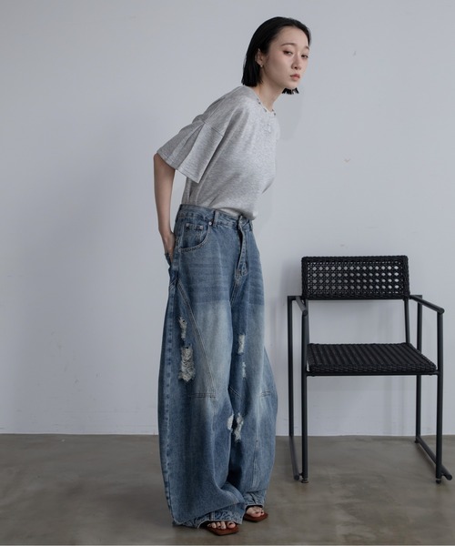 VACANCY(ヴァカンシー)の「ヴィンテージライクリングチャーム立体ロゴトップス(Tシャツ/カットソー・レディース・ブラック/ホワイト/グレー・FREE)」の14枚目の写真