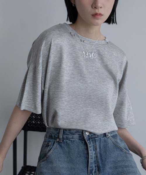 VACANCY(ヴァカンシー)の「ヴィンテージライクリングチャーム立体ロゴトップス(Tシャツ/カットソー・レディース・ブラック/ホワイト/グレー・FREE)」の18枚目の写真