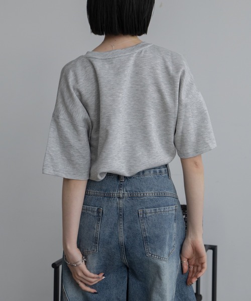 VACANCY(ヴァカンシー)の「ヴィンテージライクリングチャーム立体ロゴトップス(Tシャツ/カットソー・レディース・ブラック/ホワイト/グレー・FREE)」の10枚目の写真