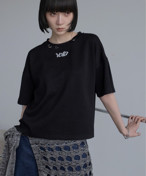 VACANCY(ヴァカンシー)の「ヴィンテージライクリングチャーム立体ロゴトップス(Tシャツ/カットソー・レディース・ブラック/ホワイト/グレー・FREE)」の5枚目の写真