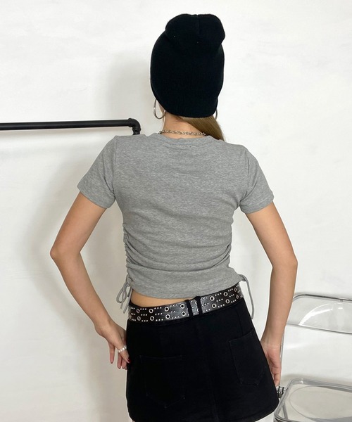 non-hedge(ノンヘッジ)の「ヘンリーネックレイヤード風サイドドロストショート丈Tシャツ(Tシャツ/カットソー・レディース・ブラック/オフホワイト/グレー/ピンク/チャコール/カーキ/ワインレッド・FREE)」の9枚目の写真