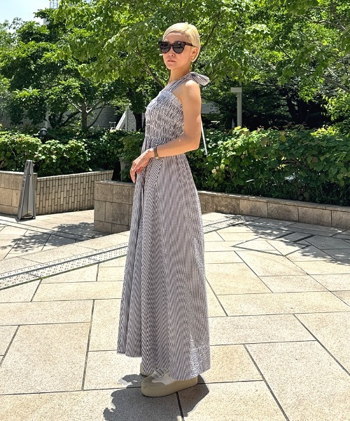 JENNE(ジェンヌ)の「ストライプベアトップワンピース(ワンピース・レディース・グレー/ブラック/サックスブルー・SMALL/MEDIUM/LARGE)」の22枚目の写真