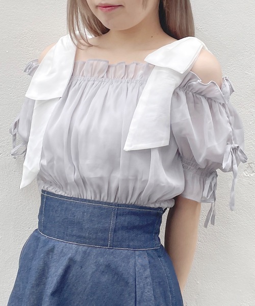 abc une face（アーベーセーアンフェイス）の「袖リボンオフショルトップス（シャツ/ブラウス・レディース・ホワイト/ピンク/グレー/グリーン・FREE）」の2枚目の写真
