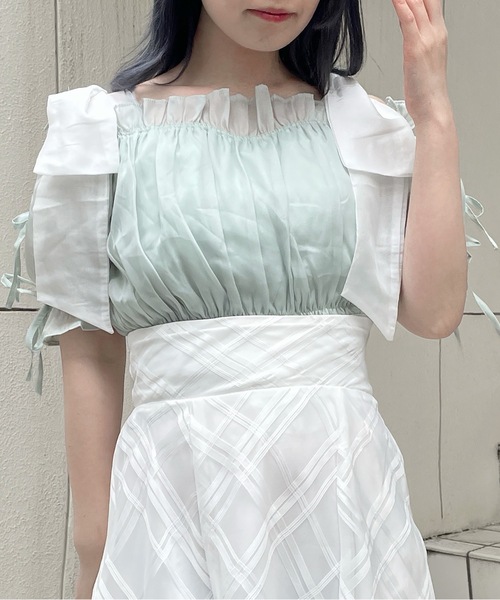 abc une face（アーベーセーアンフェイス）の「袖リボンオフショルトップス（シャツ/ブラウス・レディース・ホワイト/ピンク/グレー/グリーン・FREE）」の3枚目の写真