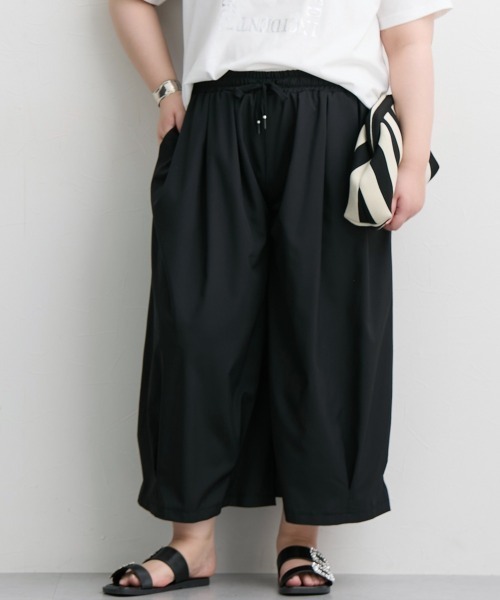 SMILE LAND(スマイルランド)の「<大きいサイズ> ラインを拾わないスカート見え9分丈タックパンツ(ゆったりヒップ)(その他パンツ・レディース・ブラック/チャコールグレー・L/LL/3L/4L/5L)」の2枚目の写真