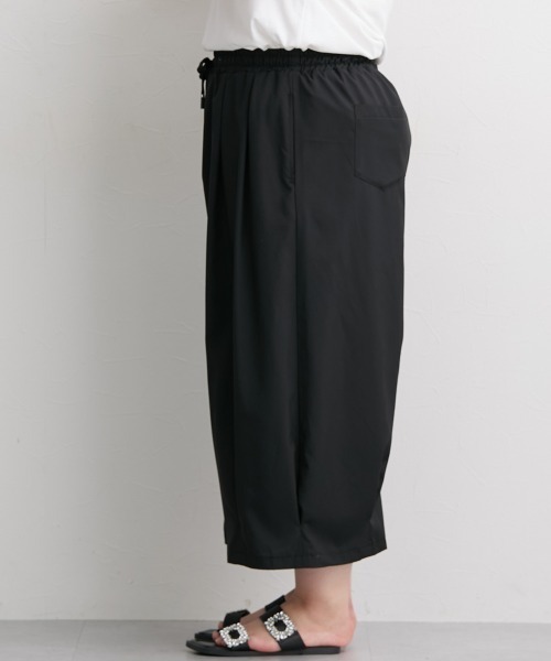 SMILE LAND(スマイルランド)の「<大きいサイズ> ラインを拾わないスカート見え9分丈タックパンツ(ゆったりヒップ)(その他パンツ・レディース・ブラック/チャコールグレー・L/LL/3L/4L/5L)」の10枚目の写真