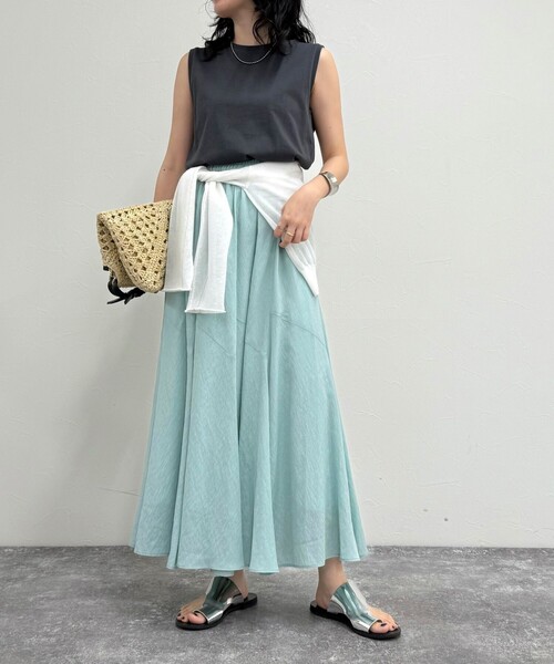 fredy emue(フレディエミュ)の「シルケットノースリーブインナー(タンクトップ・レディース・ベージュ/オフホワイト/チャコールグレー・38)」の8枚目の写真