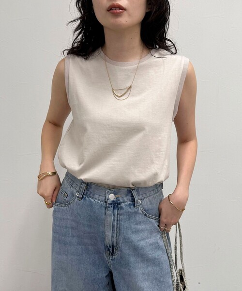 fredy emue(フレディエミュ)の「シルケットノースリーブインナー(タンクトップ・レディース・ベージュ/オフホワイト/チャコールグレー・38)」の15枚目の写真