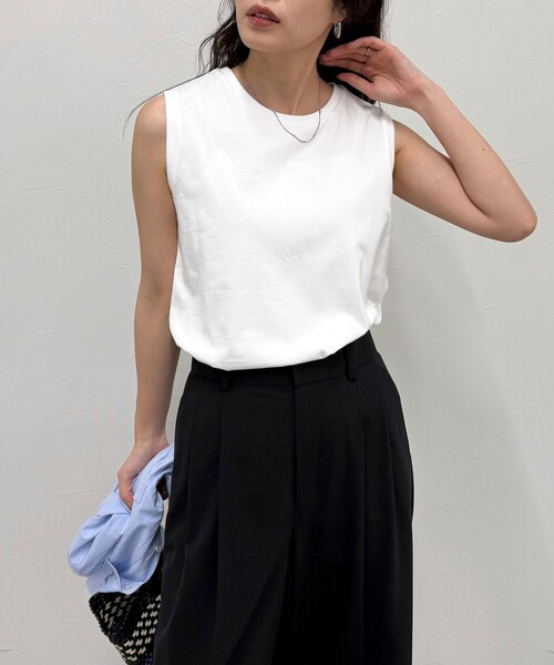 fredy emue(フレディエミュ)の「シルケットノースリーブインナー(タンクトップ・レディース・ベージュ/オフホワイト/チャコールグレー・38)」の20枚目の写真