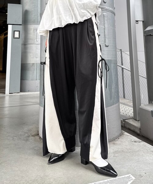 etsinta（エシンタ）の「etsintaレースアップバルーンパンツ（その他パンツ・レディース・ブラック/ネイビー・SMALL/MEDIUM）」の3枚目の写真