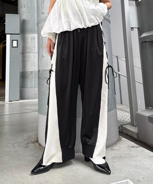 etsinta（エシンタ）の「etsintaレースアップバルーンパンツ（その他パンツ・レディース・ブラック/ネイビー・SMALL/MEDIUM）」の5枚目の写真