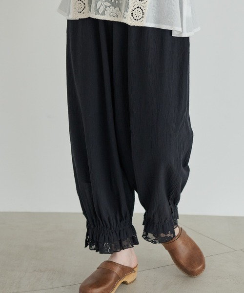 Crisp(クリスプ)の「フリルレースドロワーズパンツ(その他パンツ・レディース・ホワイト/ブラック・FREE)」の2枚目の写真