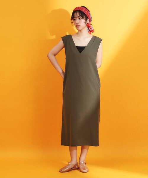 THE SHOP TK (ザ ショップ ティーケー )の「【mizugiwa/ラッシュガード】Vネックジャンスカ/セットアップ可/接触冷感/UVケア/洗濯機OK(ワンピース・レディース・ブラック/カーキ・12/13)」の1枚目の写真