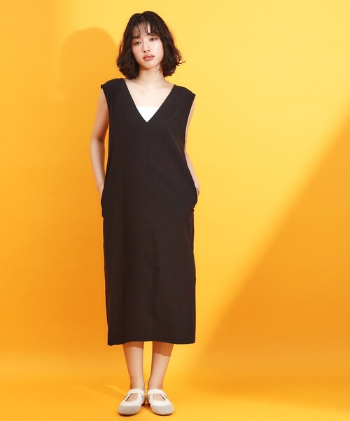 THE SHOP TK (ザ ショップ ティーケー )の「【mizugiwa/ラッシュガード】Vネックジャンスカ/セットアップ可/接触冷感/UVケア/洗濯機OK(ワンピース・レディース・ブラック/カーキ・12/13)」の2枚目の写真