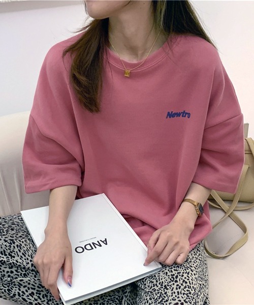 VIBGYOR（ヴィブジョー）の「[NARULA/ナルラ]ネオ レトロメッセージ プリント オーバーサイズ Tシャツ(CZ)（Tシャツ/カットソー・レディース・ピンク/ネイビー/グレー・FREE）」の3枚目の写真